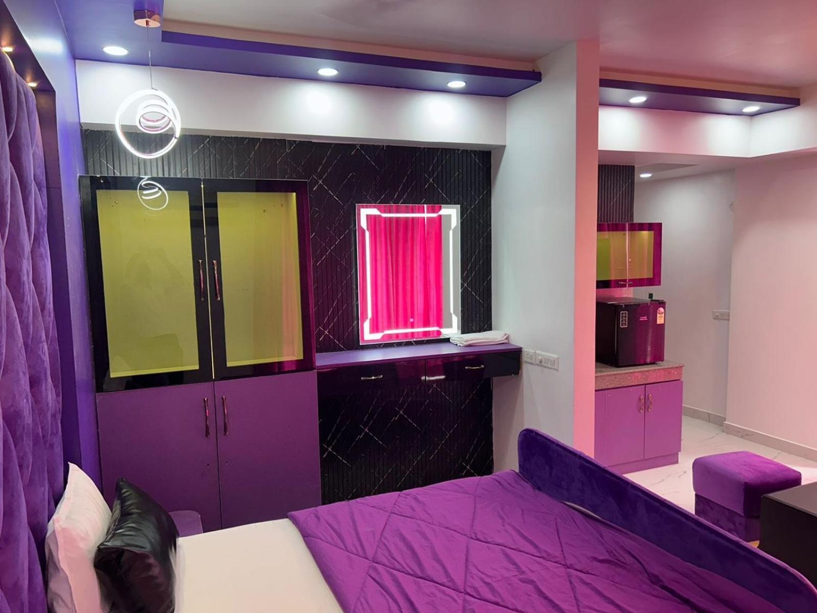Dolphin Inn & Suites Manhattan 러크나우 외부 사진