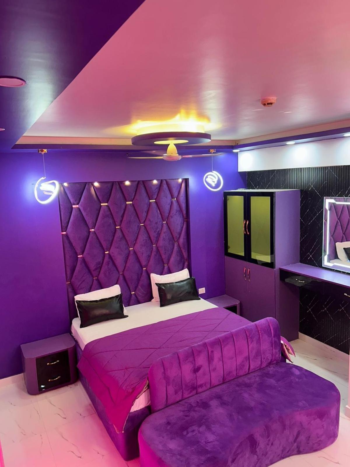 Dolphin Inn & Suites Manhattan 러크나우 외부 사진