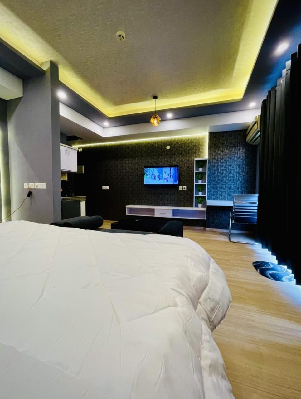 Dolphin Inn & Suites Manhattan 러크나우 외부 사진