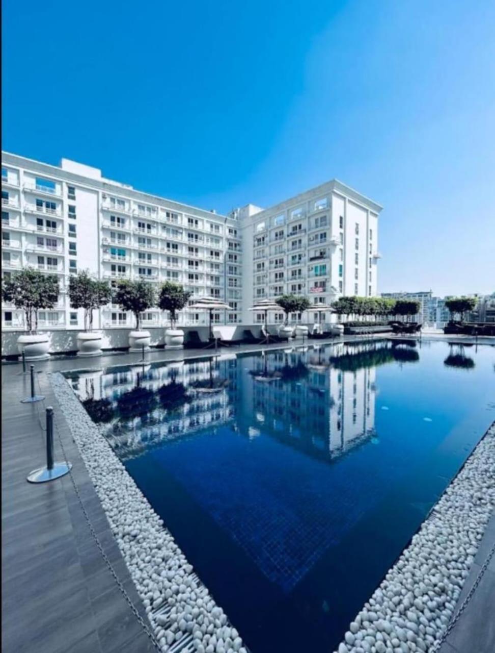 Dolphin Inn & Suites Manhattan 러크나우 외부 사진